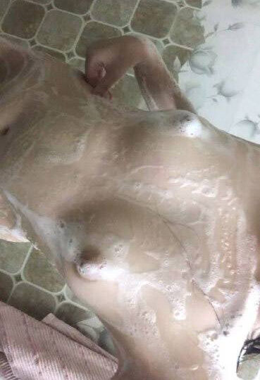 Ảnh 3 của Checker No Name chịch em gái nứng rên rỉ bắn nước (Full Clip + Pic)